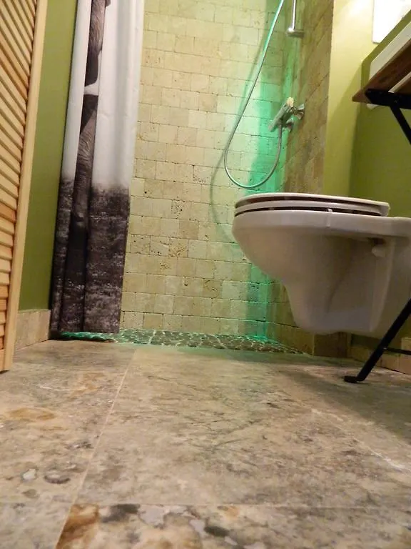 12 O'Clock Studio בוקרשט רומניה