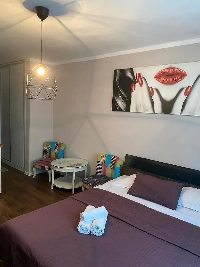 12 O'Clock Studio Bucharest Apartment
